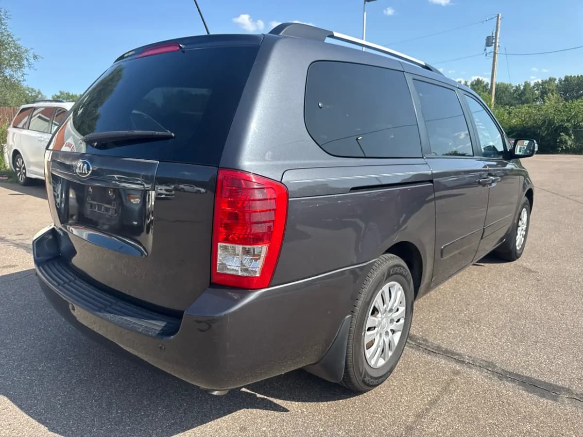 2014 Kia Sedona 5