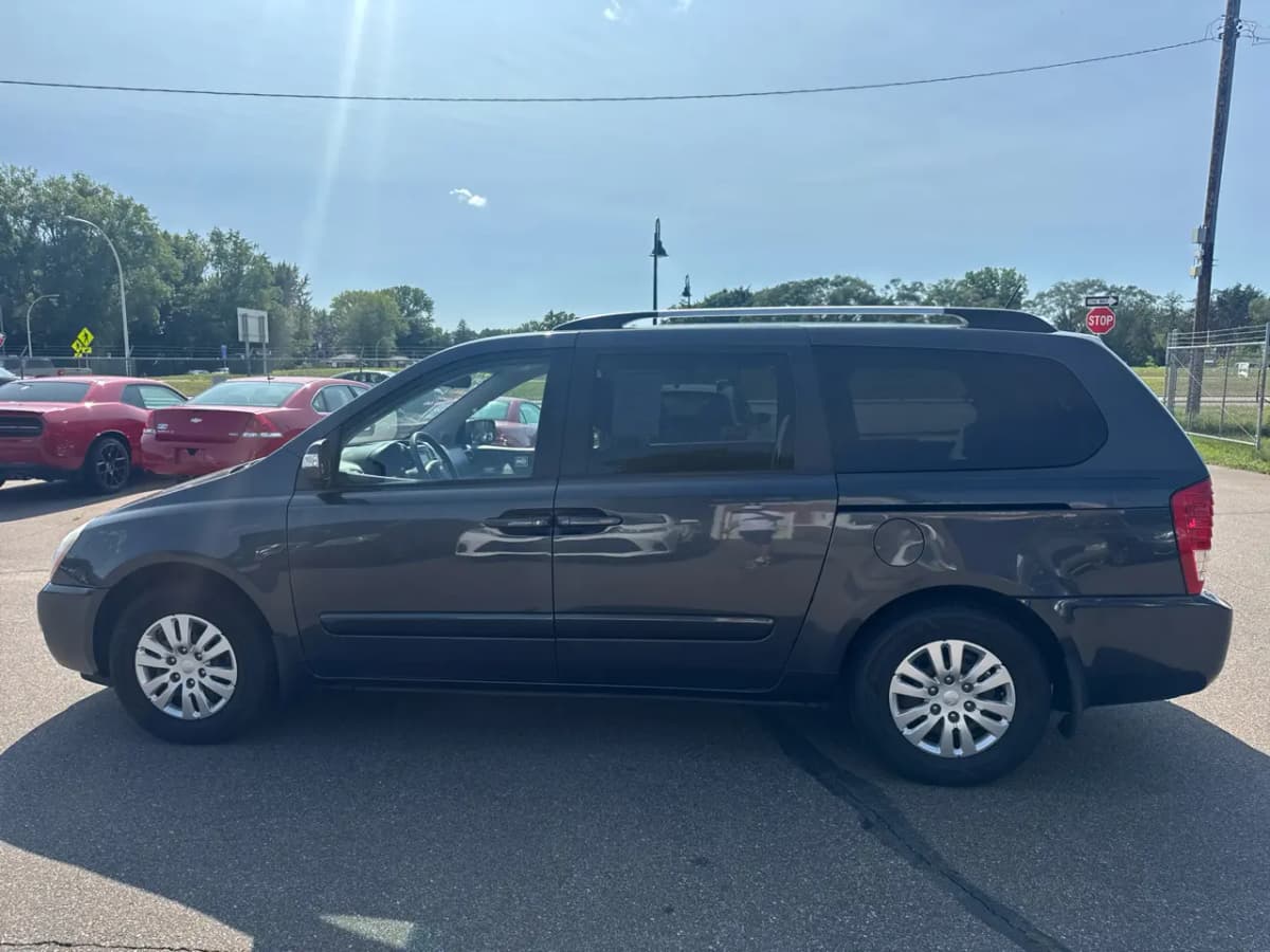 2014 Kia Sedona 8