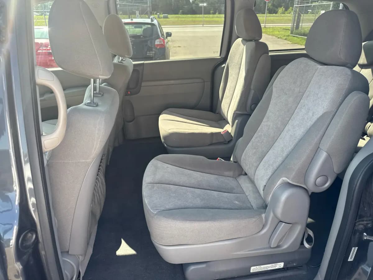 2014 Kia Sedona 11
