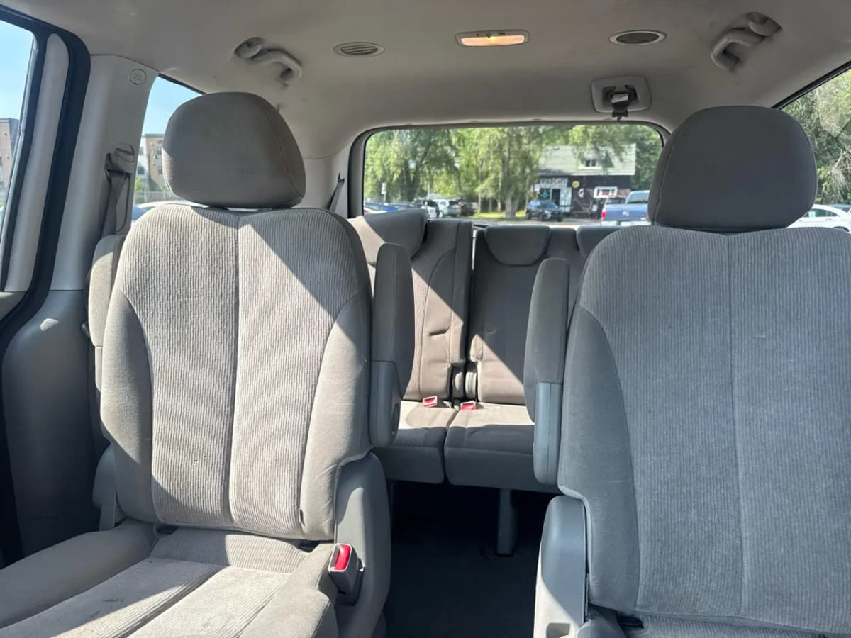 2014 Kia Sedona 12