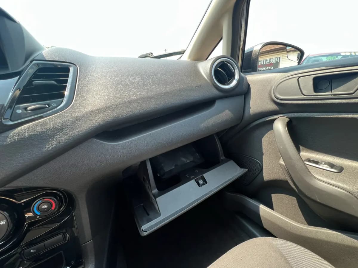 2014 Ford Fiesta 24