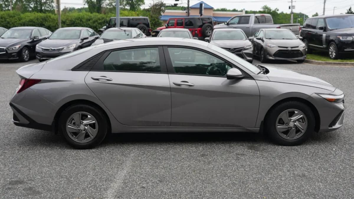 2025 Hyundai Elantra 5