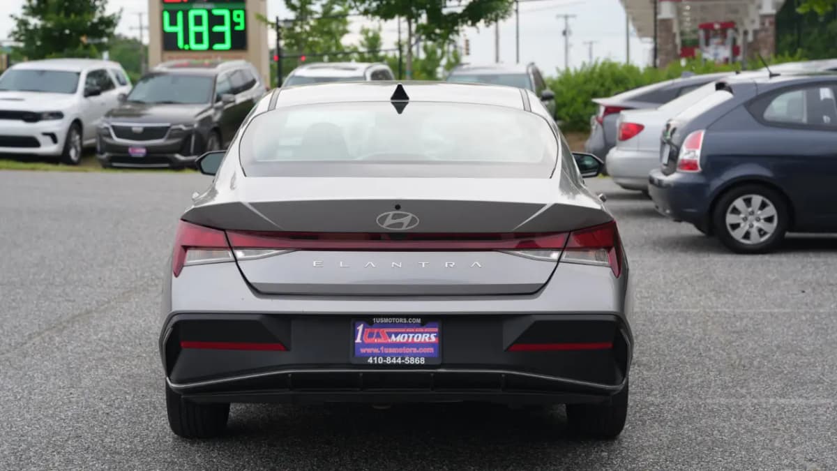 2025 Hyundai Elantra 7