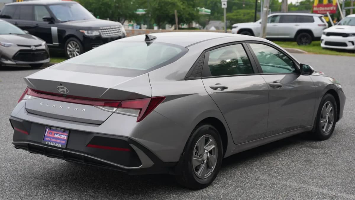 2025 Hyundai Elantra 9