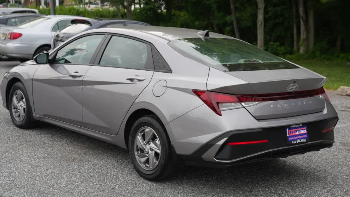 2025 Hyundai Elantra 11