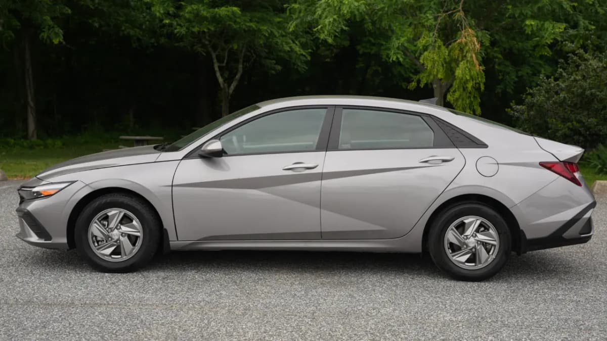 2025 Hyundai Elantra 12