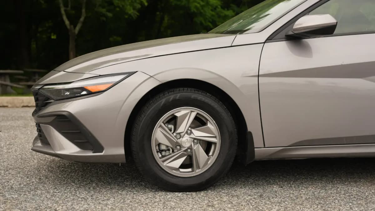 2025 Hyundai Elantra 13