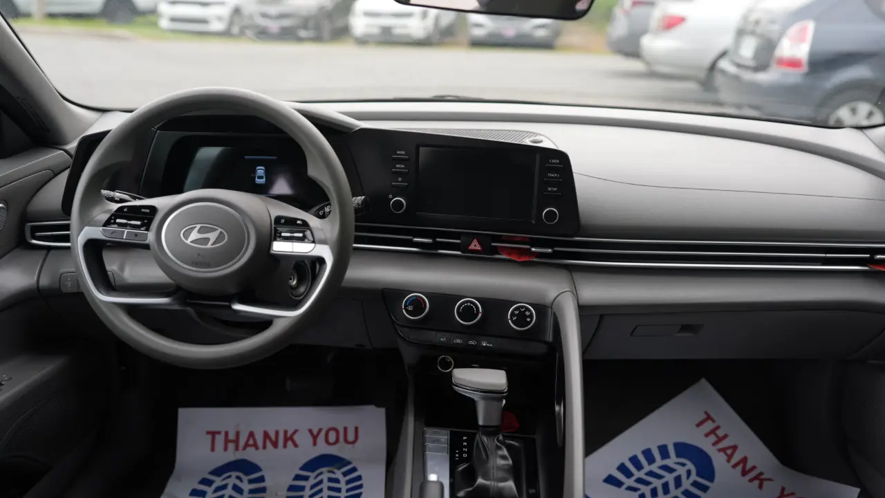 2025 Hyundai Elantra 15