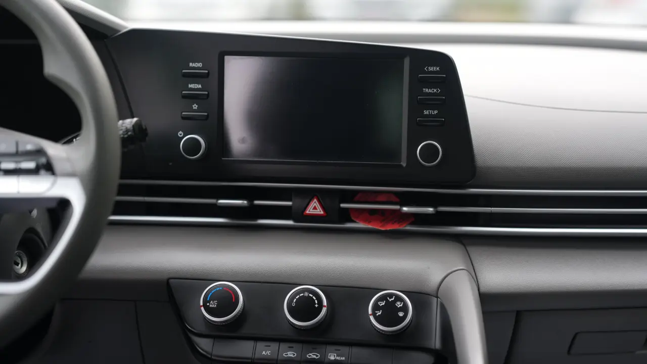2025 Hyundai Elantra 17