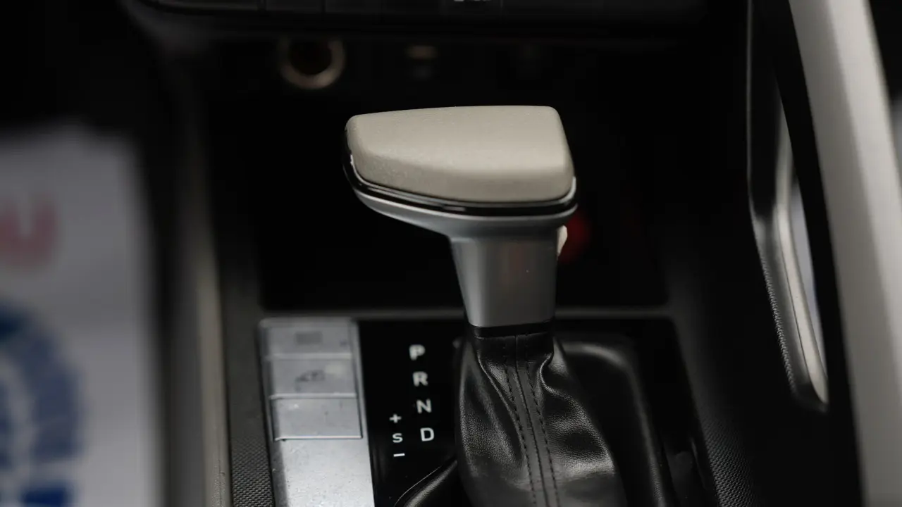 2025 Hyundai Elantra 23