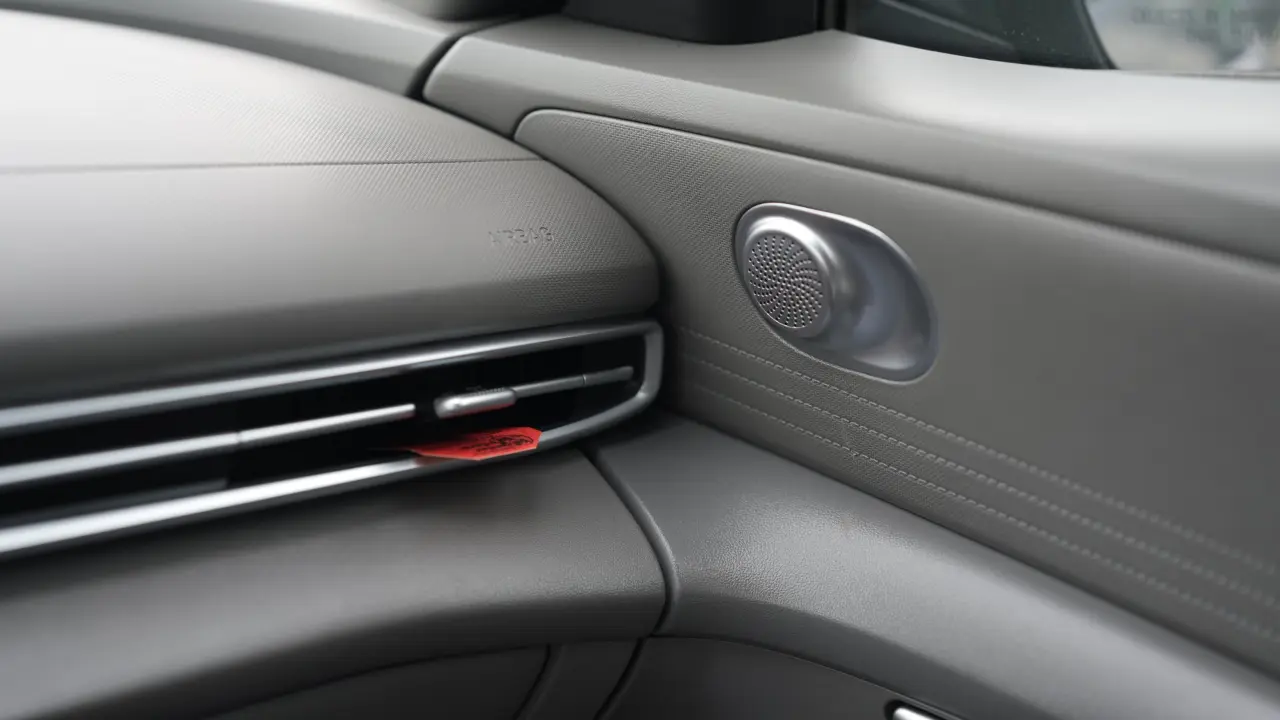 2025 Hyundai Elantra 24
