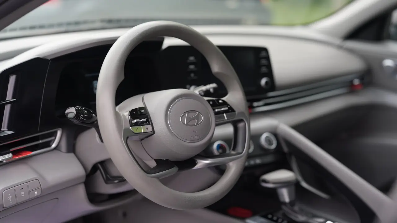 2025 Hyundai Elantra 25