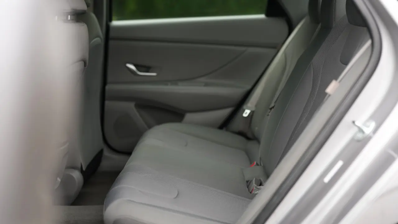 2025 Hyundai Elantra 27