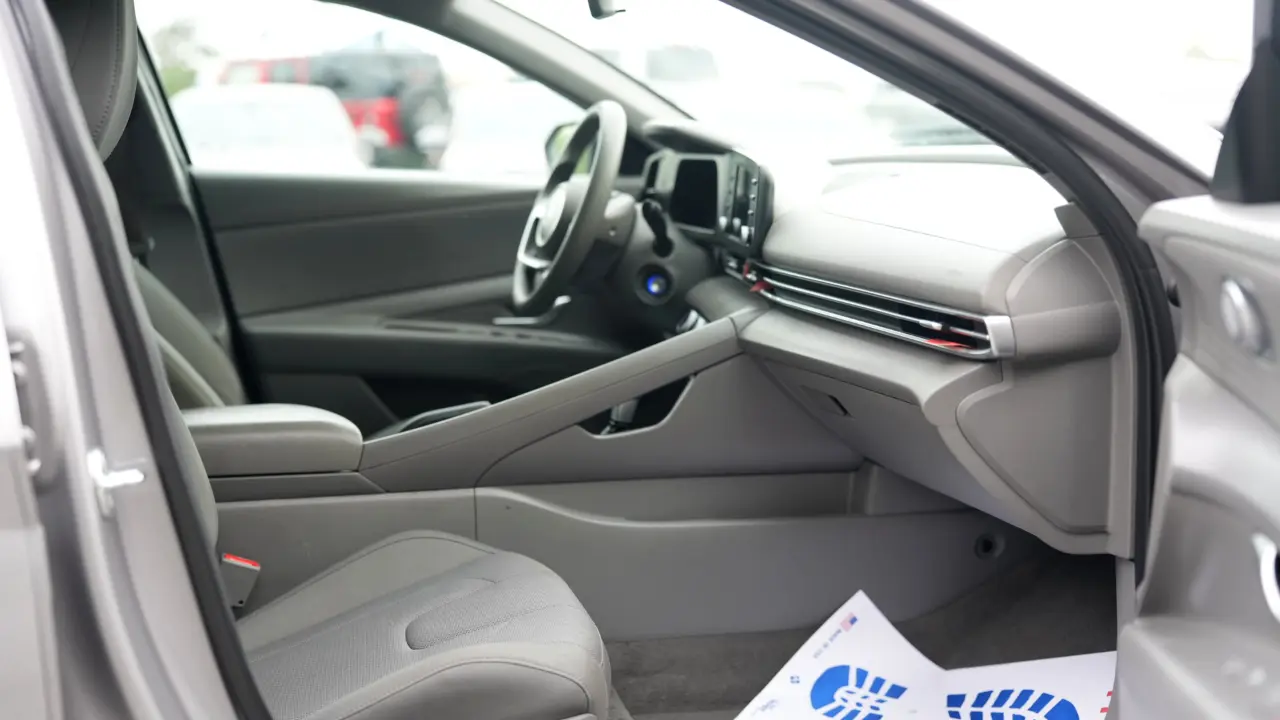 2025 Hyundai Elantra 28