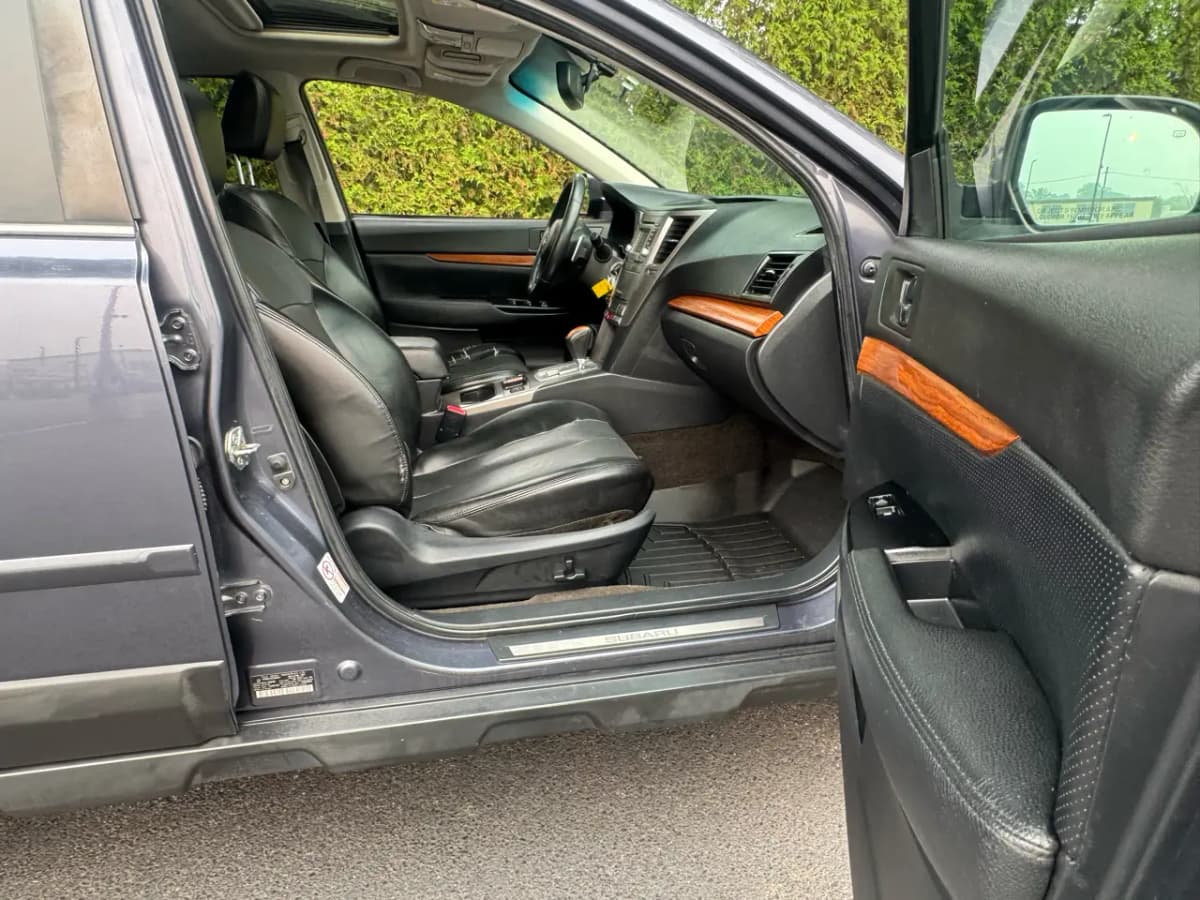 2014 Subaru Outback 32
