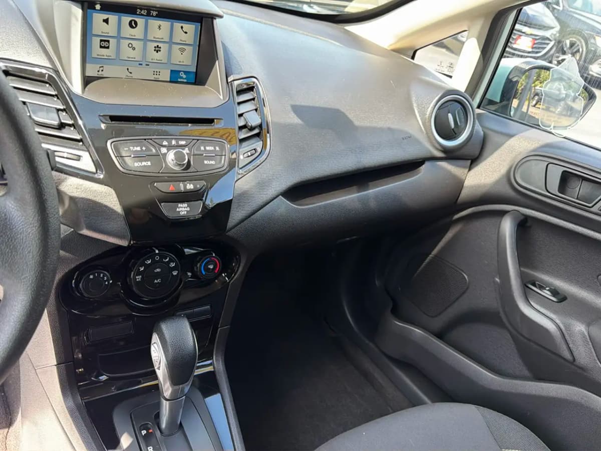 2017 Ford Fiesta 33