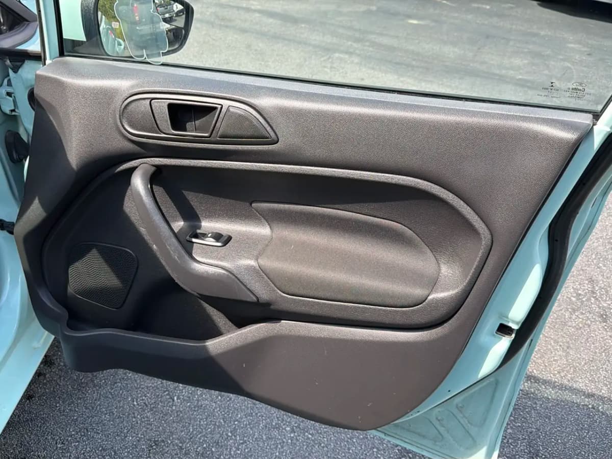 2017 Ford Fiesta 38