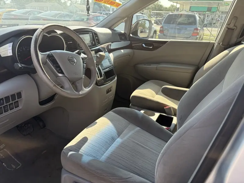2015 Nissan Quest 5