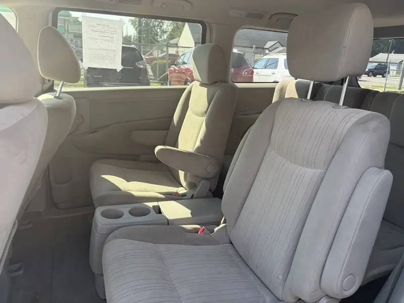 2015 Nissan Quest 6