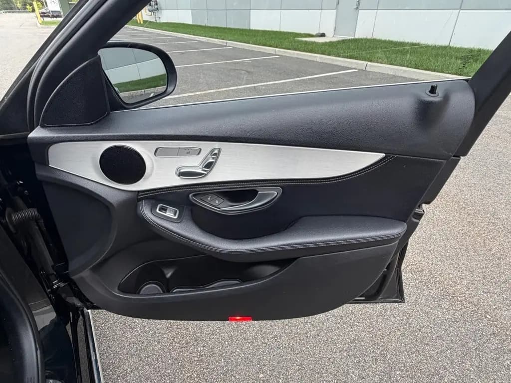 2016 Mercedes-Benz C-Class 18