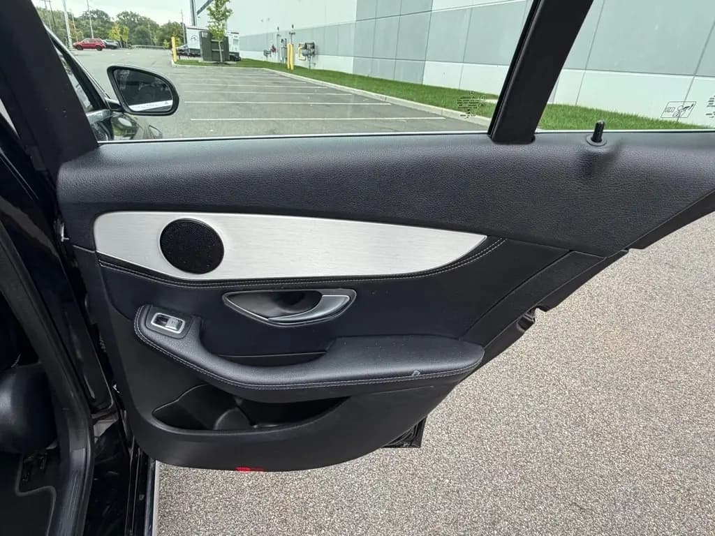 2016 Mercedes-Benz C-Class 21