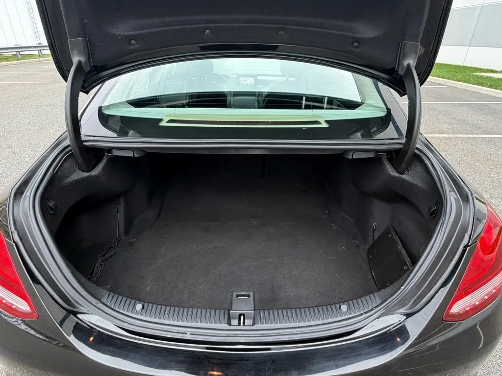 2016 Mercedes-Benz C-Class 24