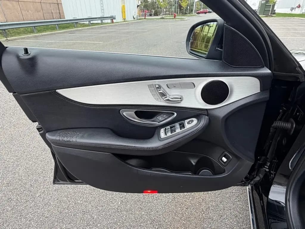 2016 Mercedes-Benz C-Class 27