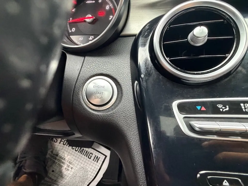 2016 Mercedes-Benz C-Class 36