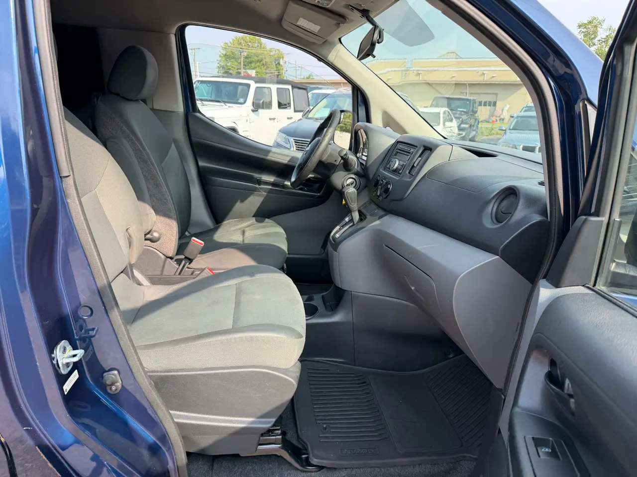 2014 Nissan NV200 10