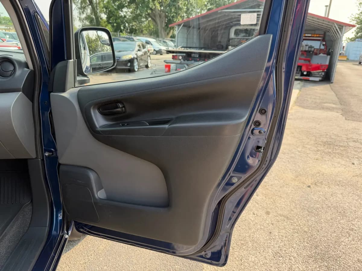 2014 Nissan NV200 11