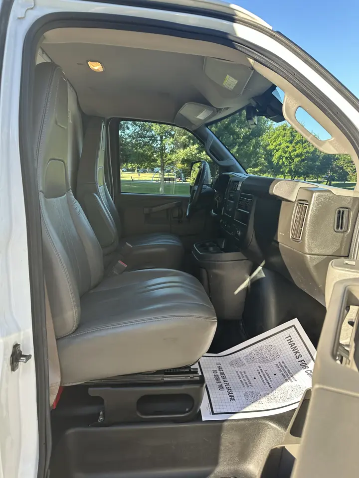 2021 GMC Savana Cutaway 9