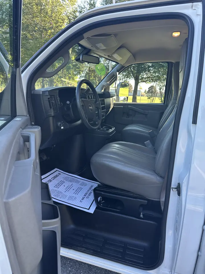 2021 GMC Savana Cutaway 12