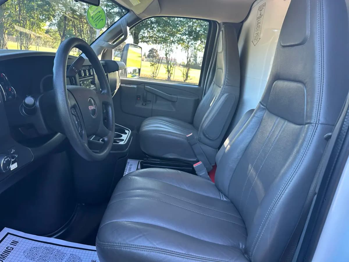 2021 GMC Savana Cutaway 13
