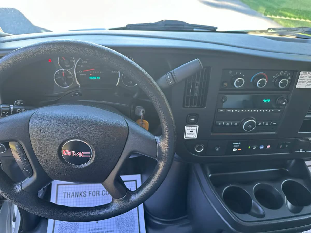 2021 GMC Savana Cutaway 16