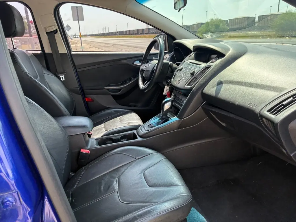 2015 Ford Focus 24