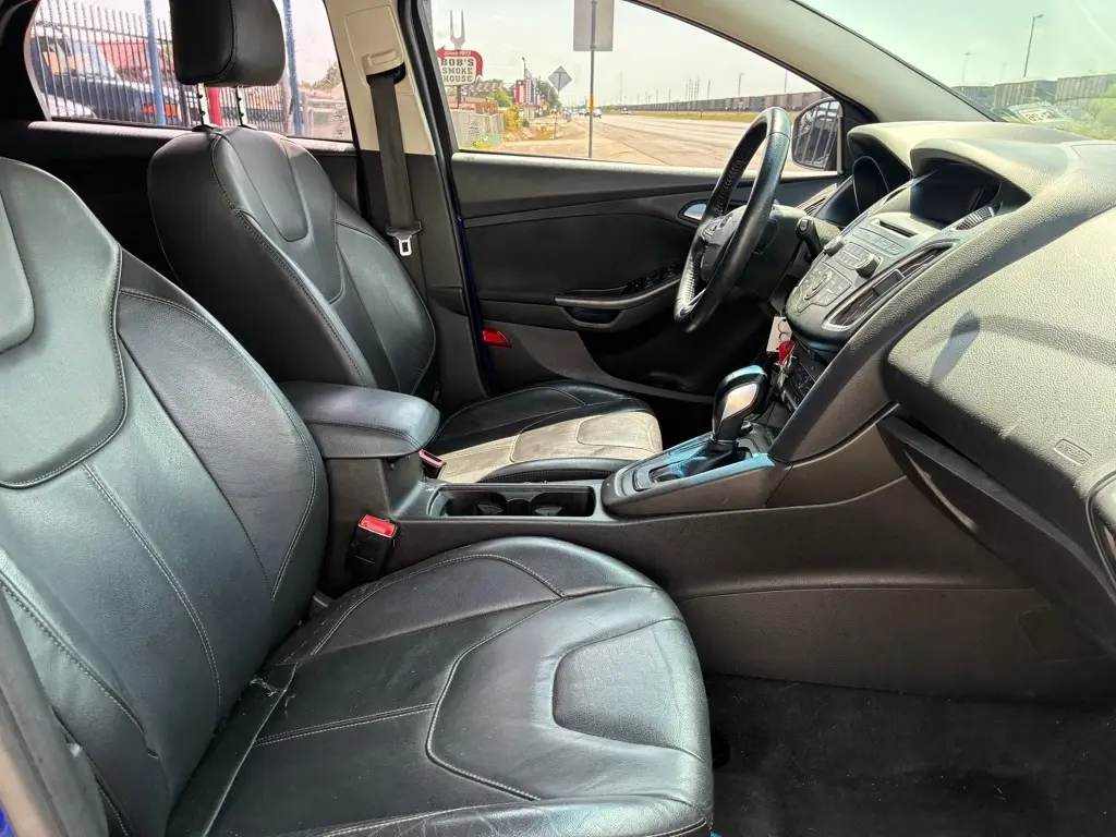 2015 Ford Focus 25