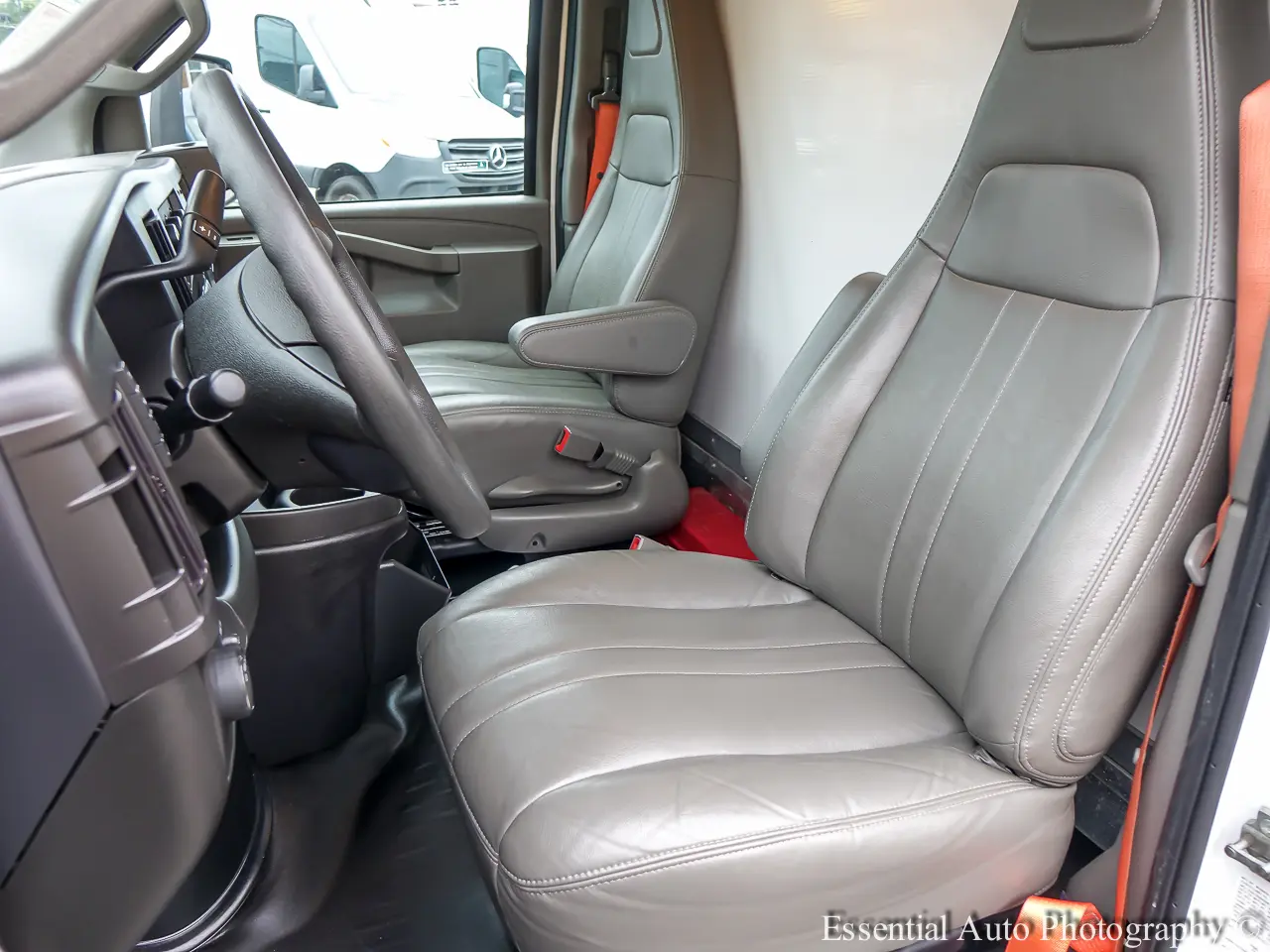 2024 GMC Savana Cutaway 9