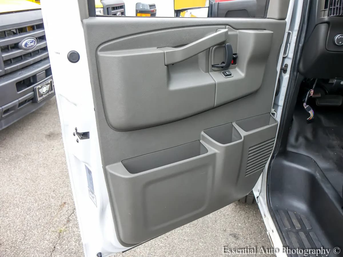 2024 GMC Savana Cutaway 16
