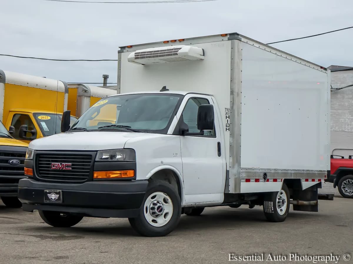 2023 GMC Savana Cutaway 2