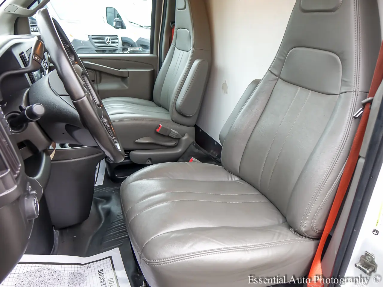 2023 GMC Savana Cutaway 9