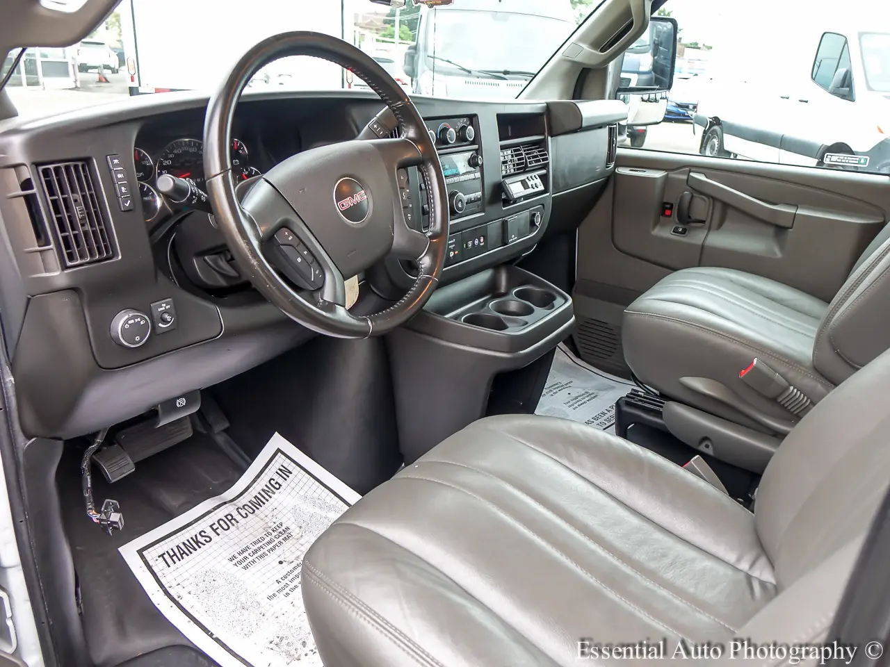 2023 GMC Savana Cutaway 10