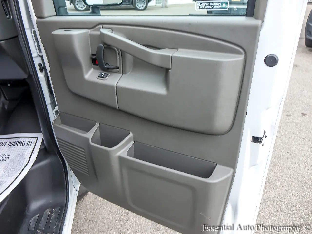 2023 GMC Savana Cutaway 17