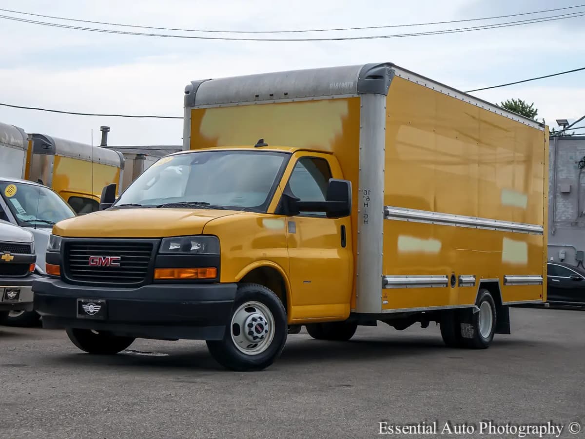 2021 GMC Savana Cutaway 2
