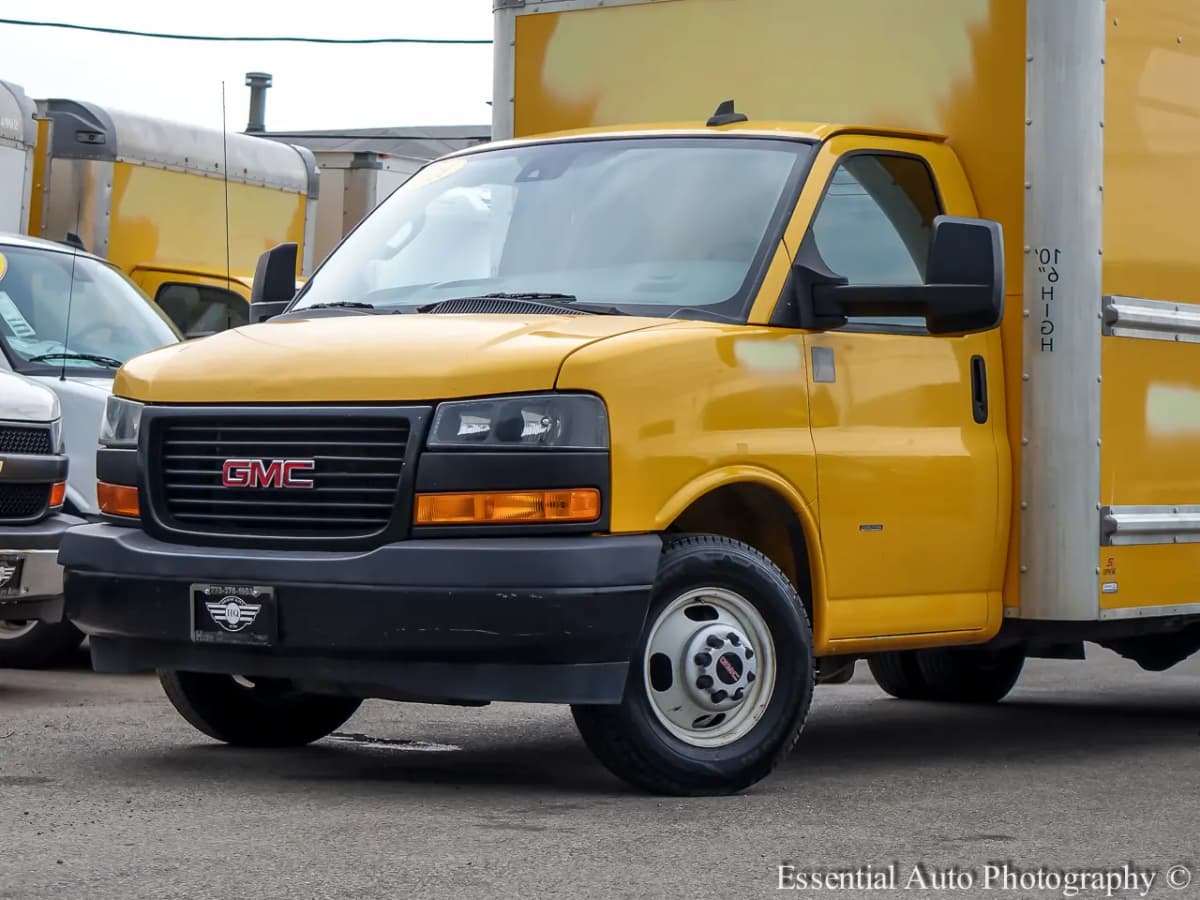 2021 GMC Savana Cutaway 3
