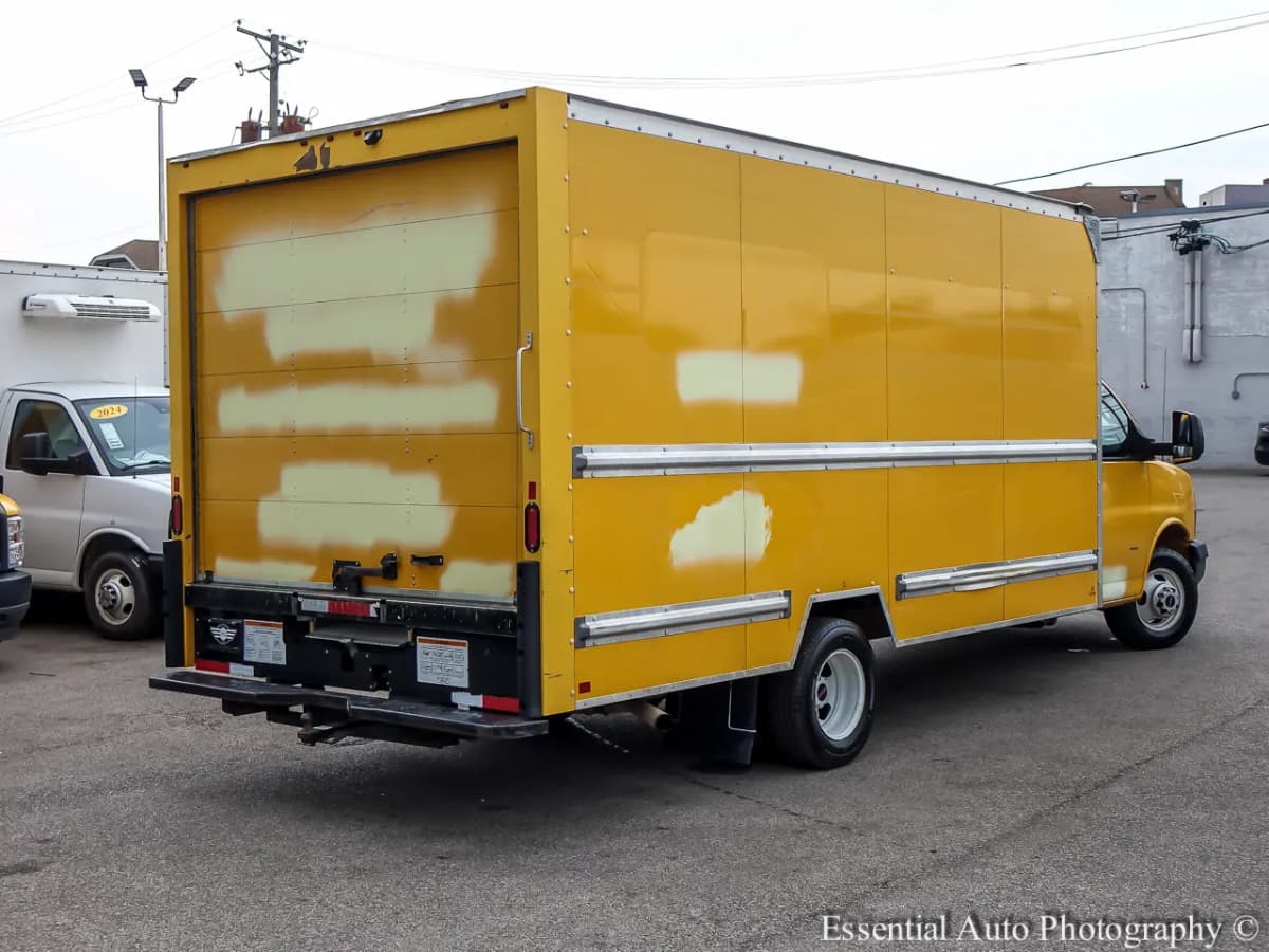 2021 GMC Savana Cutaway 6