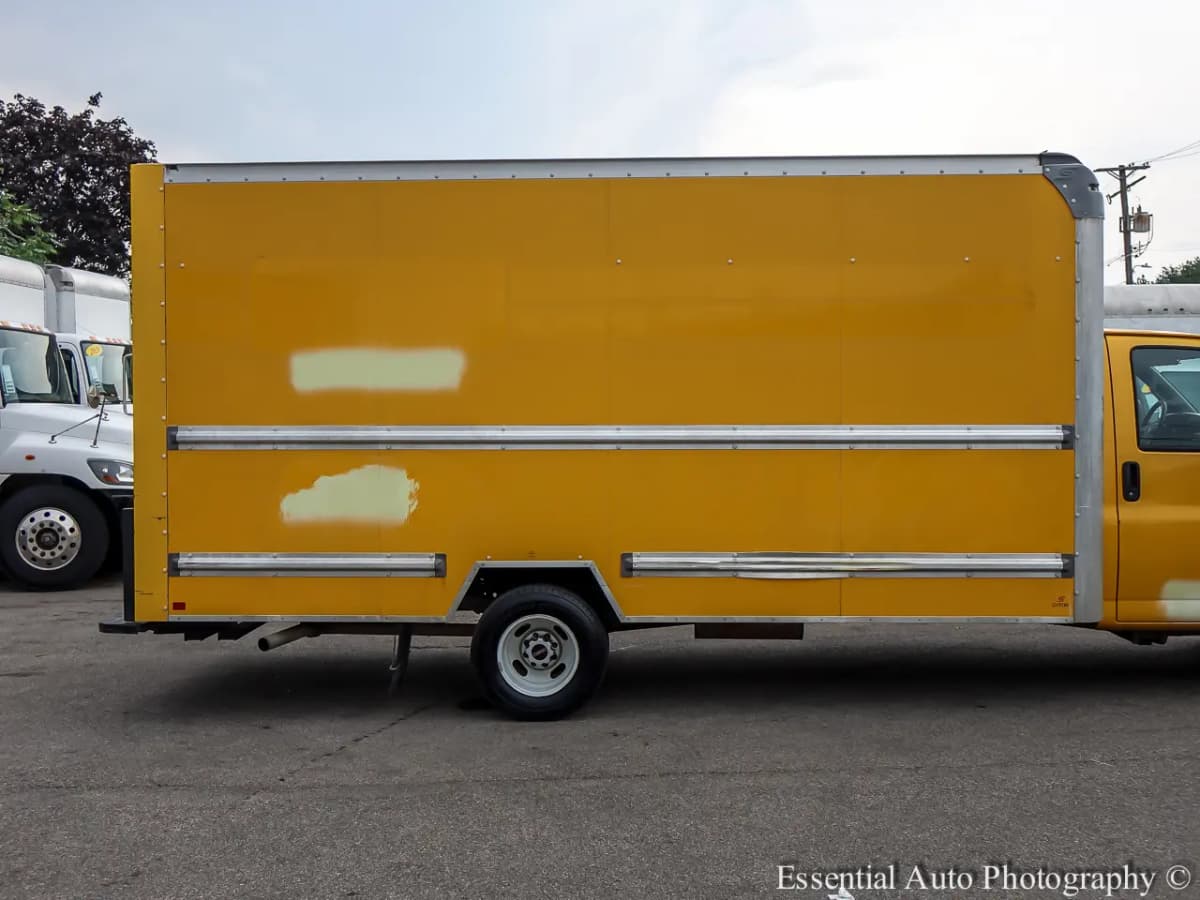 2021 GMC Savana Cutaway 7