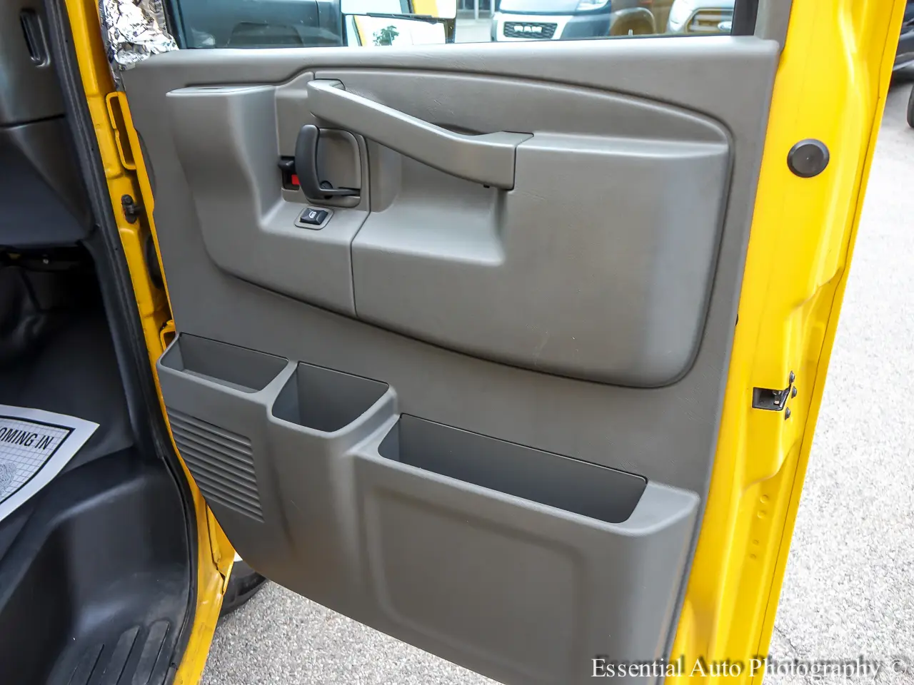 2021 GMC Savana Cutaway 17
