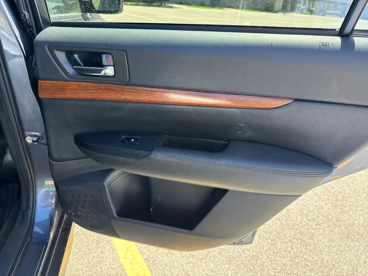2014 Subaru Outback 23