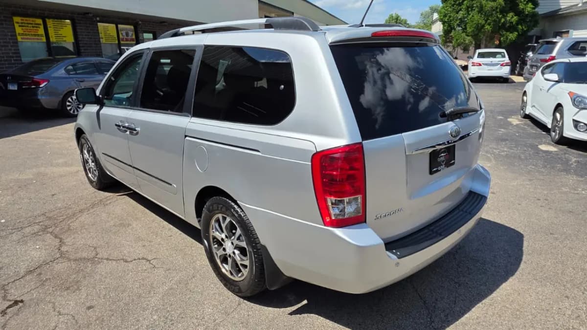 2014 Kia Sedona 7