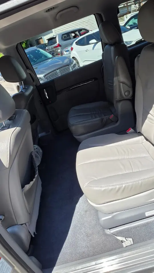2014 Kia Sedona 9